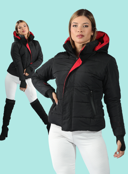 CHAQUETA CON GUANTES AJUSTABLES Y CAPOTA REMOVIBLE